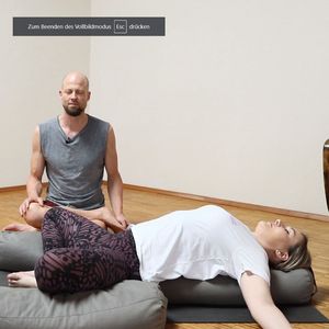 Loslassen mit restorativem Yoga