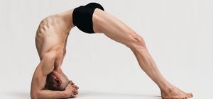 Dvi Pāda Viparīta Daṇḍāsana