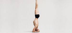 Baddha Hasta Shirshasana A