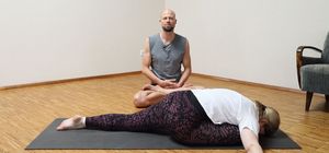 Restoratives Yoga für neue Energie
