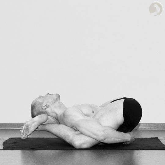 Yoga-Nidrasana