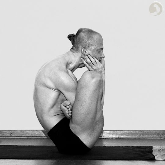 Garbha Pindasana