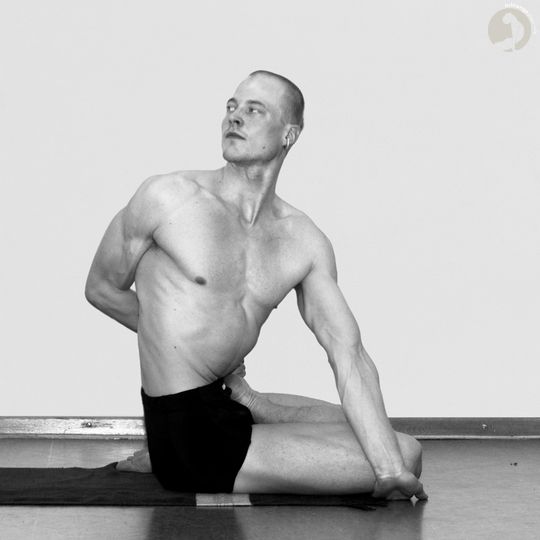 Supta Urdhva Pada Vajrasana